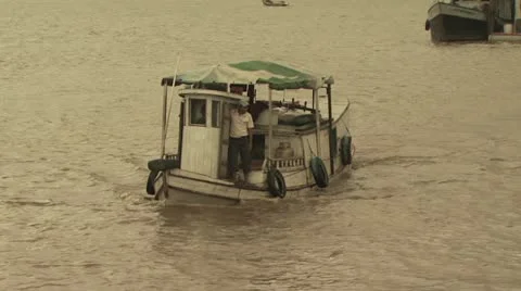 Traditional Boat On The Amazon River Video stock 19047246