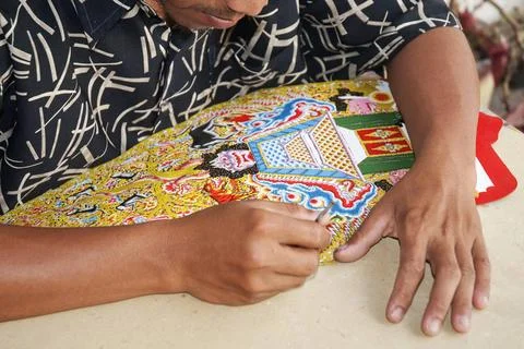  traditional buffalo skin carving in java indonesia traditional buffalo sk... Fotos de archivo