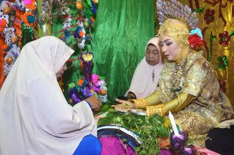 Traditional Bugisnese Indonesian Wedding Bride Stockfoto's