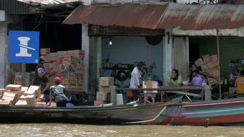 Traditional cargo boat loaded with logistics supply by local workers Stock Footage 132599747