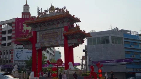 Traditional Chinese Gate at Odeon Circle with Tuk Tuk Video stock 333833555