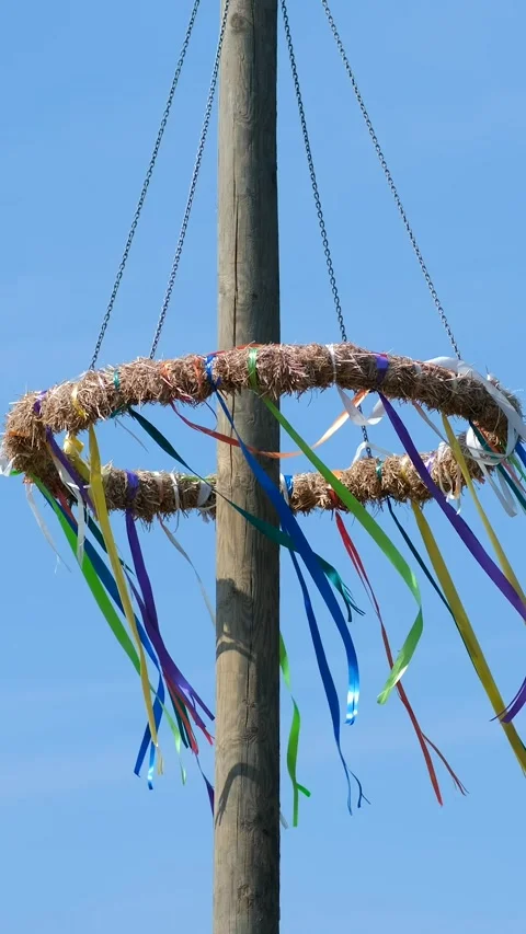 Traditional circle with ribbons on the pole develop in the wind. Maypole Se.. Stock-Footage 291983925