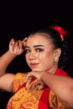 Traditional Dancer Portrait With Dramatic Makeup at Sunset Vibrant Tradition Stock-Fotos