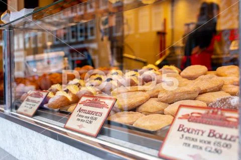 Traditional Dutch apple fritter (appelbeignets), served around New Year Stock Photos