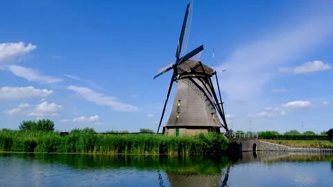 Traditional Dutch windmill in Kinderdijk. Stock Footage 275019952