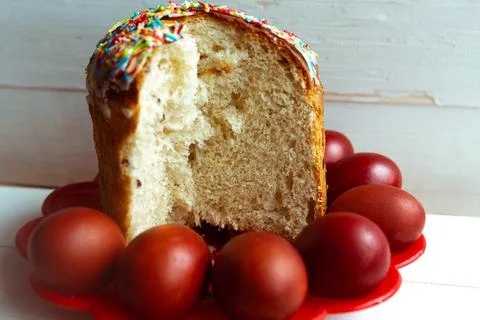 Traditional Easter cake and painted eggs on the table Stock Photos