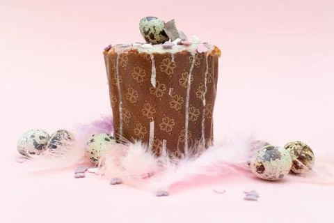 Traditional Easter cake on pink background Stock-Fotos