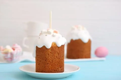 Traditional easter cake on the table. Traditional treats for Easter. Stock-Fotos