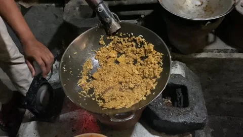 Traditional fried rice cooking process by street vendor Video stock 294633930