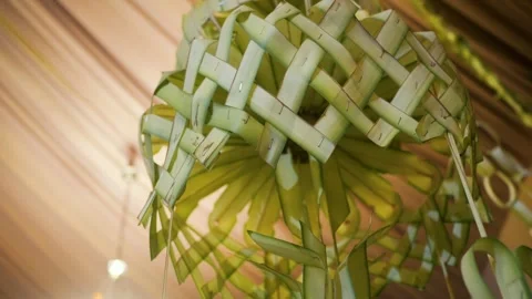 Traditional Handmade Palm Leaf Decoration for Festive Celebrations 库存影片 301282964