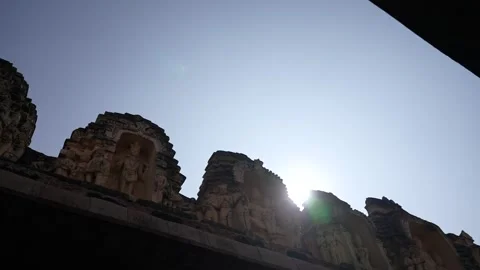 Traditional Hindu Temple Pillar Art in South India Stockbeeldmateriaal 331232653