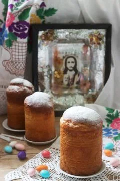 Traditional homemade Easter cake in the Easter decoration. Rustic style. Stock Photos