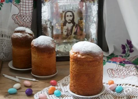 Traditional homemade Easter cake in the Easter decoration. Rustic style. Stock Photos