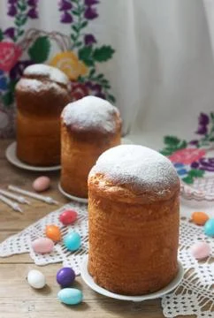 Traditional homemade Easter cake in the Easter decoration. Rustic style. Stock Photos
