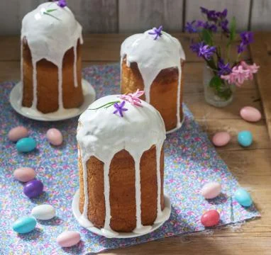 Traditional homemade Easter cake in the Easter decoration. Rustic style. Stock Photos