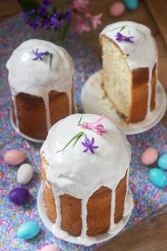 Traditional homemade Easter cake in the Easter decoration. Rustic style. Stock Photos
