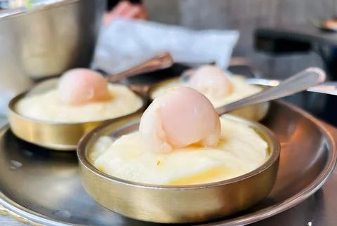 Traditional Indian dessert "Ras Malai" with poached milk balls. Stock-Fotos