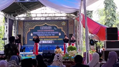 Traditional Indonesian Dance Performance at School Farewell Ceremony Stock Footage 345070383