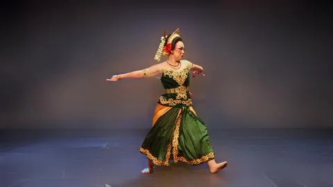 Traditional Javanese Dancer Performing Elegant Side Arm Extension Stock Photos
