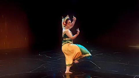 Traditional Javanese Dancer Performing Elegant One Leg Classical Pose Stock Photos