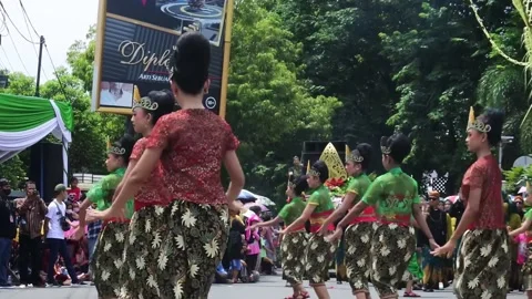 Traditional Javanese dancers during the performance of Barongan festival, Stock Footage 237064844