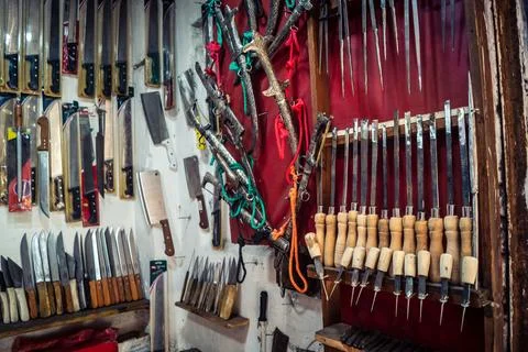 Traditional knife-making workshop and artisan blades in Fes souk Fotos Stock