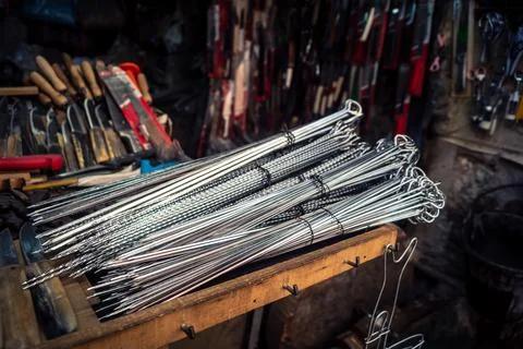 Traditional knife-making workshop and artisan blades in Fes souk Fotos Stock