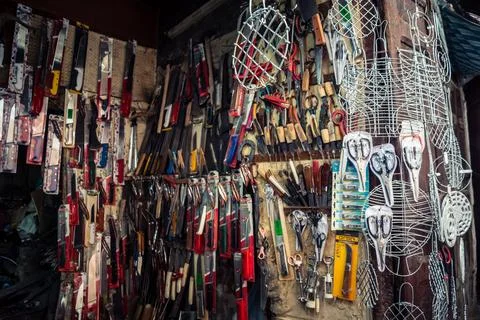 Traditional knife-making workshop and artisan blades in Fes souk Fotos Stock