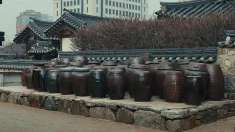 Traditional Korean Onggi Fermentation Jars Arranged in a Courtyard Against a 스톡 동영상 337772069