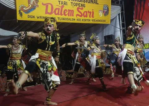 Traditional Lengger dance from Wonosobo in Central Java, Indonesia - 21 Jan 2023 Stock-Fotos
