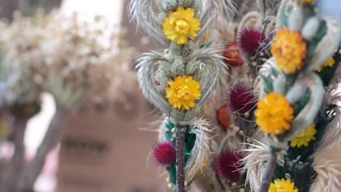 Traditional Lithuanian Easter palms or verbos. Kaziukas Easter market. Vilnius. 스톡 동영상 272769502