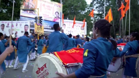 Traditional Marathi drumming during Ganesh Chaturthi festival, Bone cancer Vidéo 307196870
