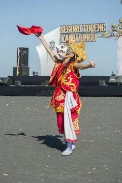 Traditional mask dancer performs for the annual Segoro Topeng Kaliwungu Stock Photos