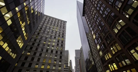 Traditional masonry intersects with modern glass in cityscape design 库存影片 333563353