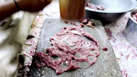Traditional Meat Preparation by Beating Meat on Stone Vidéo 339530973