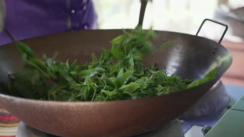 Traditional method of drying tea leaves Vídeos de archivo 169981324