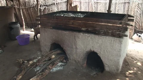 A traditional mud-built oven used for smoking fish, fueled by firewood. This 動画素材 319983844