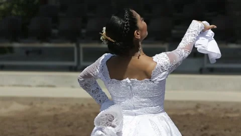 Traditional Peruvian dance, Peruvian man on a horse, a woman in a white dress Video stock 236938568