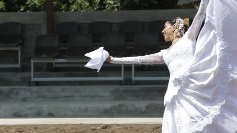 Traditional Peruvian dance, Peruvian man on a horse, a woman in a white dress Vídeo Stock 236938903