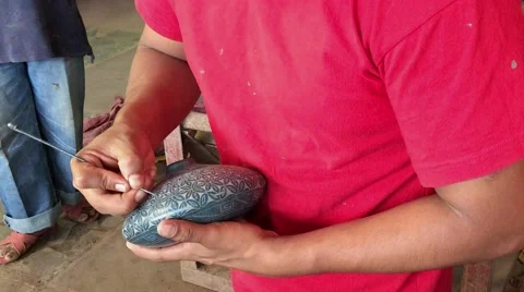 Traditional potter etches designs (using sharp tire spoke) in Masaya, Nicaragua. Stock Footage 67397048