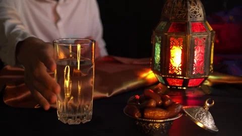 Traditional Ramadan Iftar Setting And Prayer 動画素材 334442646