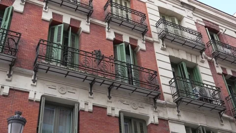 Traditional red brick building facade in Madrid, Spain, featuring classic Vídeos de archivo 334962911