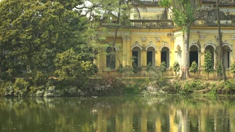 Traditional Royal Palace Reflection in Pond with Bird Flight. Video stock 332865482