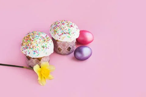 Traditional russian Easter ortodox cake with daffodil flower and colorful eggs Stock Photos