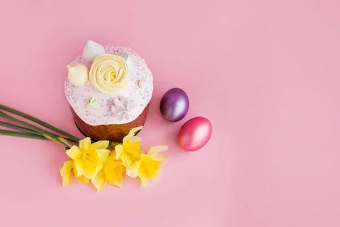 Traditional russian Easter ortodox cake with daffodil flower and colorful eggs Stock Photos