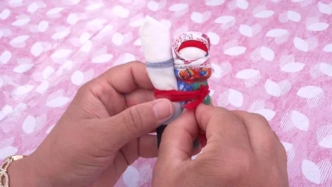 Traditional Russian Soft Toy Making Workshop: Northern Crafts Tutorial Vídeos de archivo 274467403