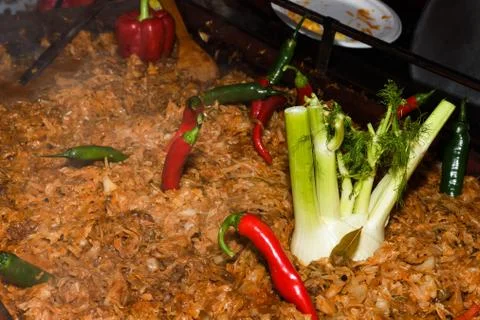 Traditional rustic cabbage stew, cooking in a large cooking pot Foto stock