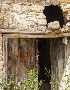 Traditional stone architectural elements along a street in Lofou village, Cyp Stockfoto's