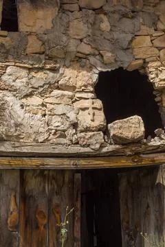 Traditional stone architectural elements along a street in Lofou village, Cyp Foto stock