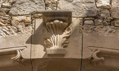 Traditional stone architectural elements along a street in Lofou village, Cyp Stockfoto's